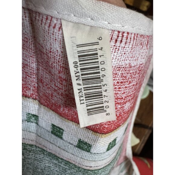 Vintage Christmas Apron With Festive Design & Merry Christmas Text - Picture 6 of 15